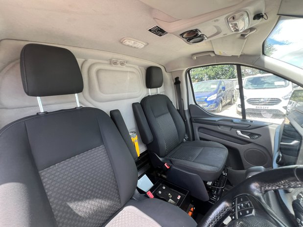Ford Transit Custom AUTO SWB L1H1 Low Roof Trend Air Con Sensors Tow Bar EURO 6 NO VAT 32