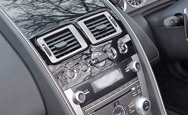 Aston Martin DB9 Volante 21