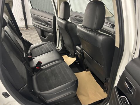 Mitsubishi Outlander 2.0h 12kWh Juro CVT 4WD Euro 6 (s/s) 5dr 9