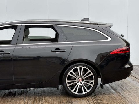 Jaguar XF 2.0 XF Portfolio D AWD Auto 4WD 5dr 61