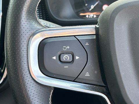 Volvo XC40 1.5 T3 R-Design SUV 5dr Petrol Auto Euro 6 (s/s) (163 ps) 24