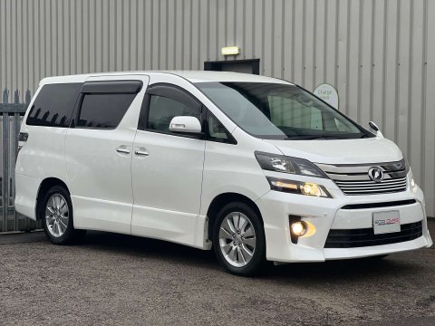Toyota Vellfire GOLDEN EYES II V6 1