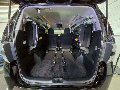 Toyota Vellfire 9
