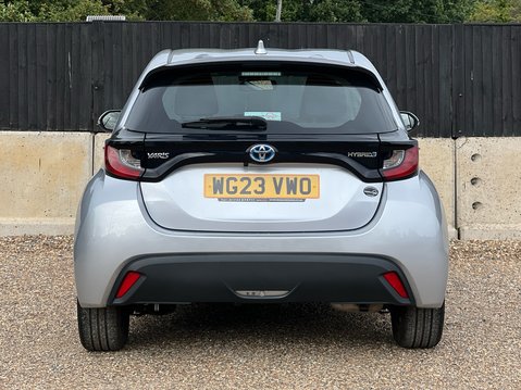 Toyota Yaris ICON FHEV 8
