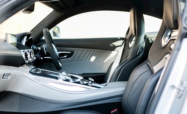 Mercedes-Benz Amg GT GT S 13
