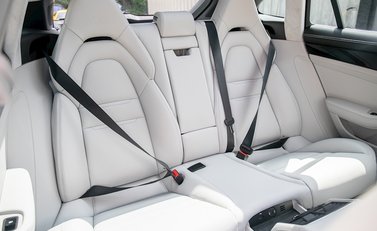 Porsche Panamera Turbo Sport Turismo 13