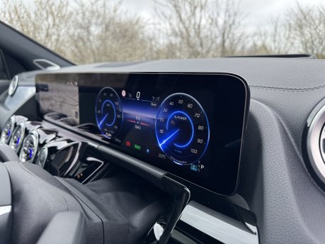 Mercedes-Benz EQA EQA 350 4Matic AMG Line Premium Plus Auto Electric 66 KWH PAN ROOF/HEADS UP 25