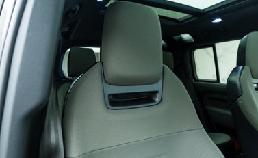 Land Rover Defender 110 OCTA EDITION ONE 17