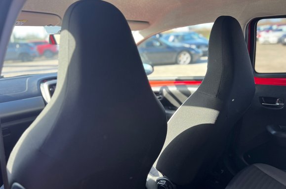 Toyota Aygo VVT-I X-TREND X-SHIFT 5 DOOR AUTO 27