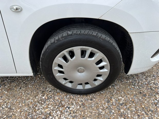 Vauxhall Combo SWB L1H1 Low Roof Sportive 2000 Air Con Sensors Nav EURO 6 NO VAT 16