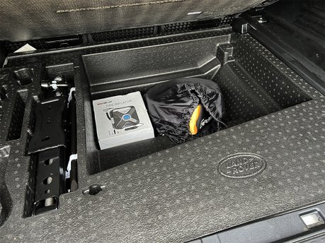 Land Rover Defender V8 75