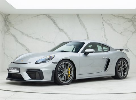 Porsche 718 Cayman GT4 6