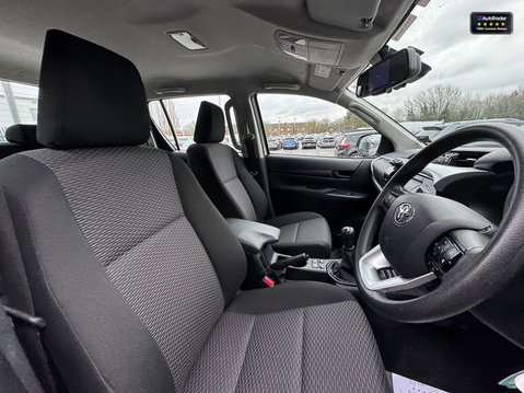 Toyota Hilux Active | 2.4 LT | AC | Sensors | Double Cab | 16