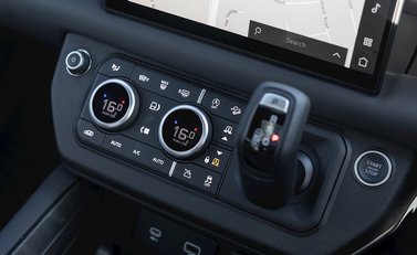 Land Rover Defender 110 V8 21