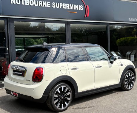 Mini Hatch Cooper 1.5 Petrol Manual Exclusive Comfort+ Nav 5 door - DEPOSIT TAKEN 2