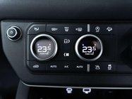 Land Rover Defender 3.0 Defender X-Dynamic SE D MHEV Auto 4WD 3dr 32