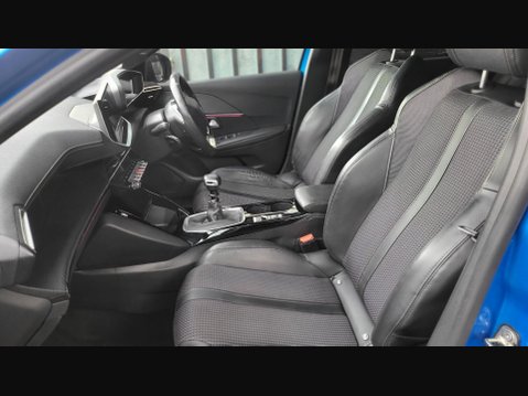 Peugeot 208 PURETECH GT S/S 29