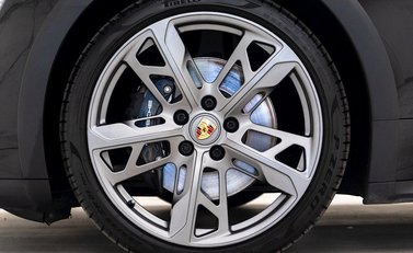 Porsche Taycan 4 Cross Turismo 8