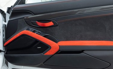 Porsche 911 GT2 RS (991) 22