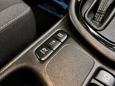 Toyota Yaris DESIGN FHEV 30