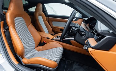 Porsche 911 Turbo S (992) 12
