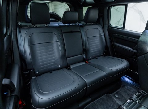 Land Rover Defender OCTA EDITION ONE 15