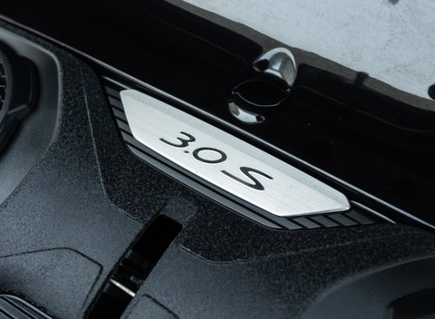 Porsche 911 Carrera 4S (992) 33