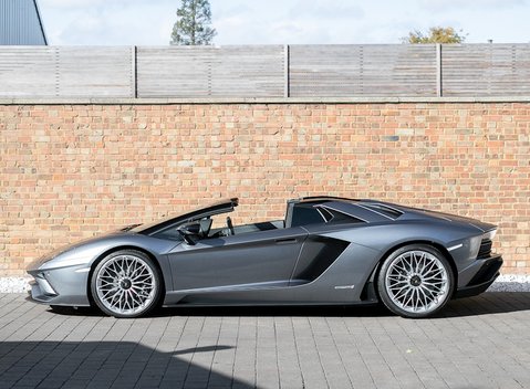 Lamborghini Aventador S LP740-4 Roadster 2