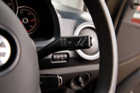 Volkswagen Up BLACK EDITION 13