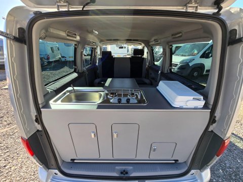 Mazda B Friendee Aero City Runner 17