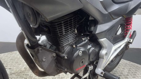 Honda CB GLR 125 2017 GOOD RUNNING PROJECT BIKE SPARES OR REPAIR 125CC 20