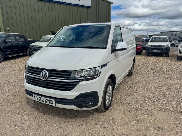 Volkswagen Transporter SWB L1H1 Low Roof Highline T28 Air Con Alloys Sensors EURO 6 SELECT 2
