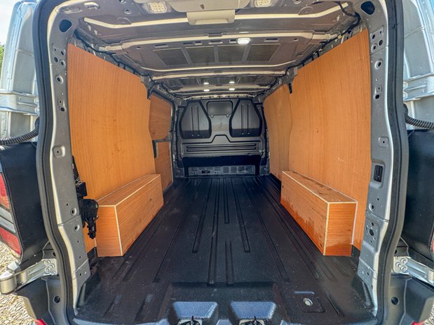 Ford Transit Custom SWB L1H1 Low Roof Trail 320 Air Con Alloys Camera Sensors EURO 6 9
