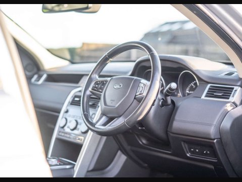 Land Rover Discovery Sport 2.0 Discovery Sport HSE TD4 Auto 4WD 5dr 27