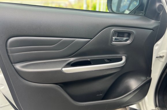 Mitsubishi L200 DI-D BARBARIAN DOUBLE CAB AUTO REAR CANOPY 36