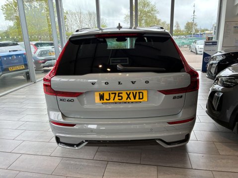 Volvo XC60 2.0 B5 MHEV Plus Black Edition Auto AWD Euro 6 (s/s) 5dr 6