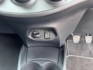 Toyota Yaris VVT-I ICON 17