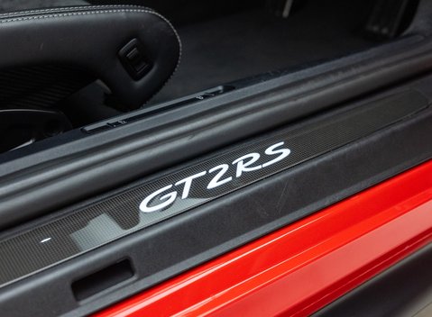 Porsche 911 GT2 RS Weissach (991) 34