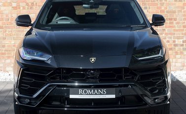 Lamborghini Urus 4