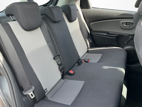 Toyota Yaris 1.5 Hybrid Icon Tech 5dr CVT 36