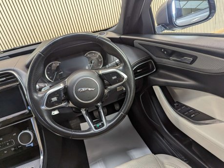 Jaguar XE 2.0 XE R-Dynamic S Auto 4dr 54