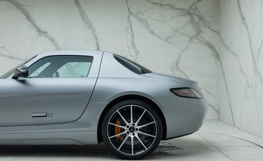 Mercedes-Benz SLS AMG GT 35