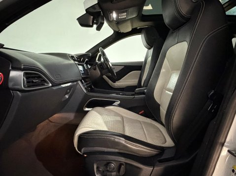 Jaguar F-Pace R-SPORT AWD 18