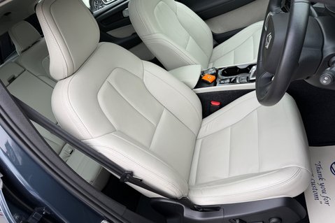 Volvo XC40 B4 INSCRIPTION MHEV 36