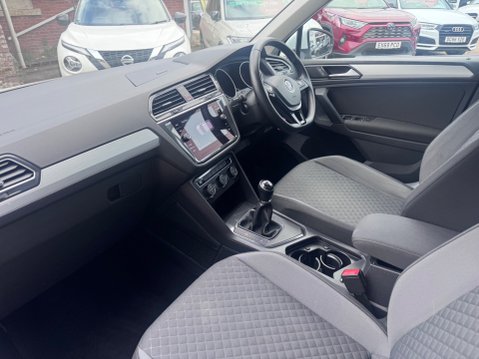 Volkswagen Tiguan SE NAV TSI 12