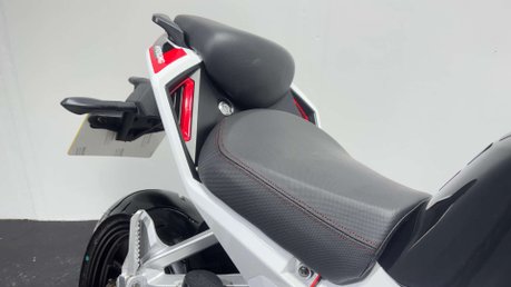 Hyosung GD 2016 ONLY 1K VERY CLEAN LIGHT WEIGHT SPORTS BIKE 250CC NEW MOT 43