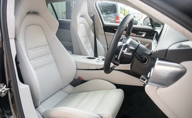 Porsche Panamera Turbo Sport Turismo 12