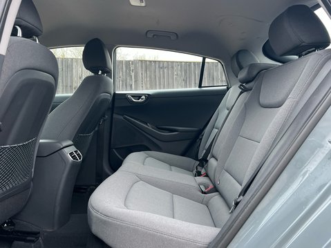 Hyundai IONIQ PREMIUM MHEV 9