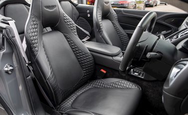 Aston Martin Vanquish Volante 14