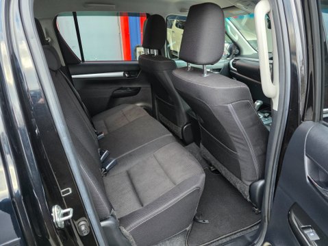 Toyota Hilux INVINCIBLE 4WD D-4D DCB Auto 16